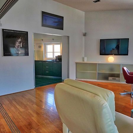 Poet Apartment Ljubljana Extérieur photo